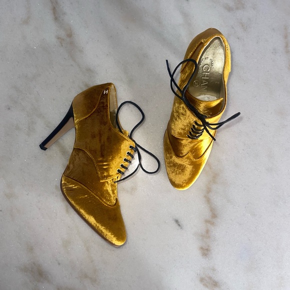 Chanel Velvet Gold Mustard Lace Up Oxford Heel Pump - Picture 5 of 17